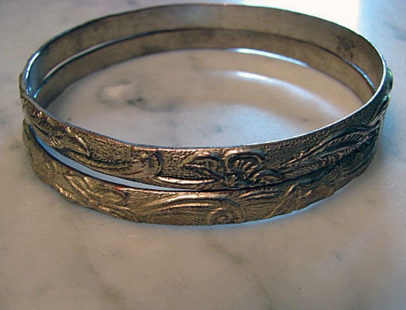 Ornate Silvertone Vintage Elegant Bangle Set Flor… - image 3