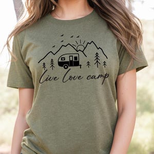 Live Love Camp Shirt, Grafik Camp T-Shirt, Camper Leben Shirt, Abenteuer Shirt, Camping Shirt, Reise T-Shirt, Natur Liebhaber T-Shirt, Wandern T-Shirt