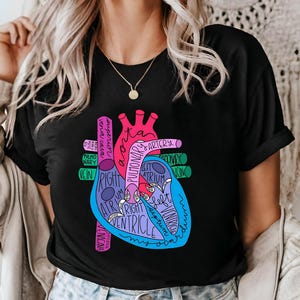Shirt anatomie hart, medisch T-shirt, shirt wetenschapsliefhebber, uniseks grafisch hart T-shirt, dokter cadeau, trendy anatomie T-shirt, schattig T-shirt anatomie hart