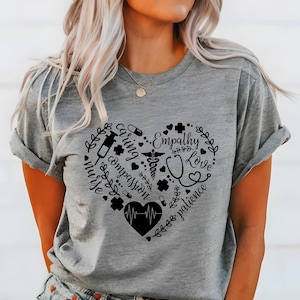 Krankenpflege-Studenten-Geschenk, medizinisches professionelles T-Shirt, RN-Anerkennungs-T-Shirt, gesundheitliches Personal-Hemd, Krankenschwester-Adjektive Herz-T-Stück, modisches medizinisches T-Shirt