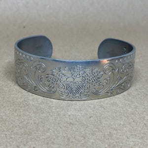 Kirk stieff pewter cuff bracelet - Etsy 日本
