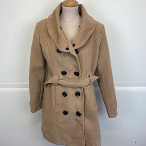 Vintage Beige Trench Coat – Size M – Belted Wool Blend – Elegant Double Breasted – Soft & Warm – Classic Outerwear – Mid-Length