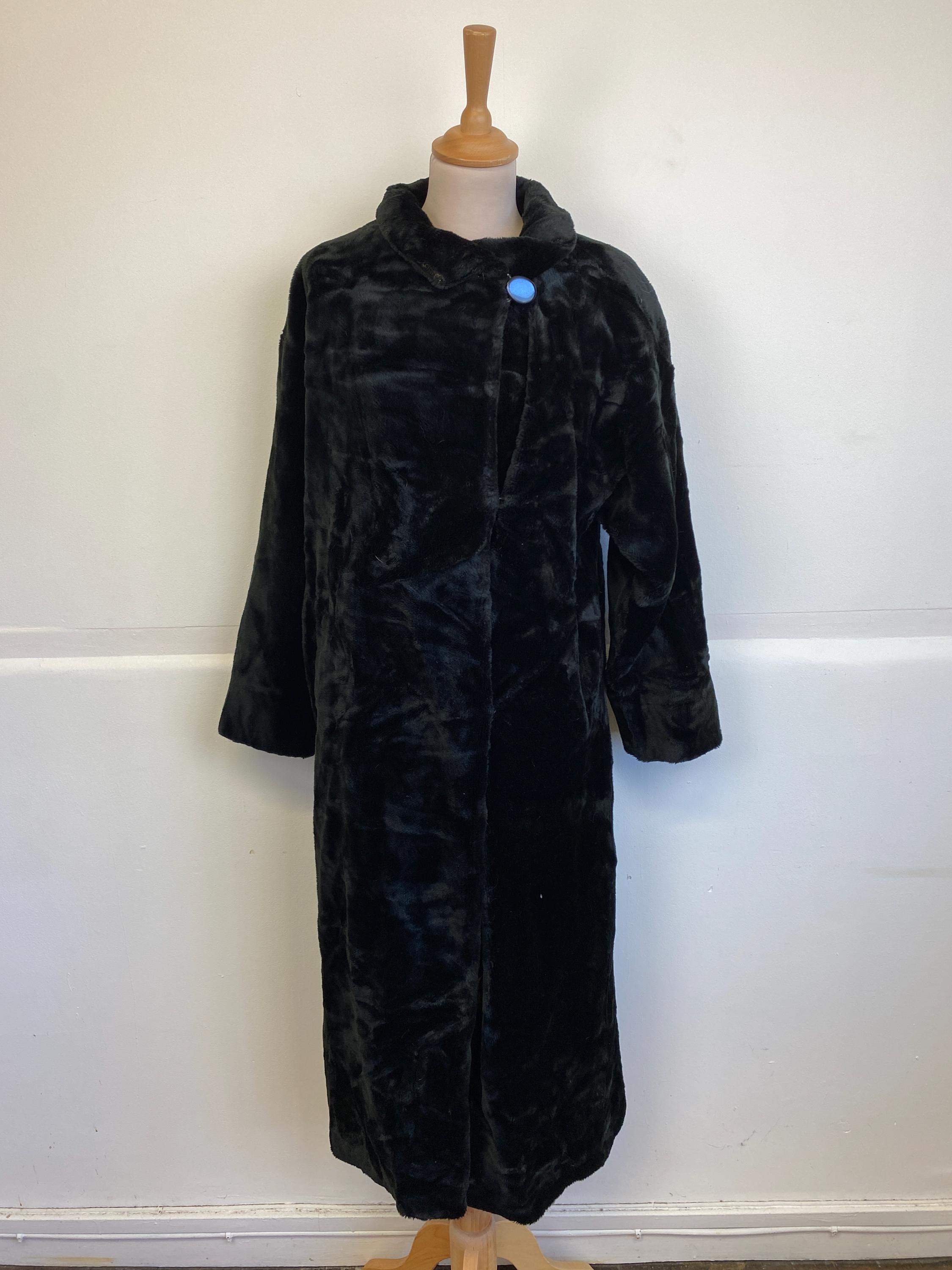 Vintage Black Faux Mink Fur Coat – Size M – Long Winter Overcoat – French Chic – Elegant & Soft – Timeless Look - Made in Paris