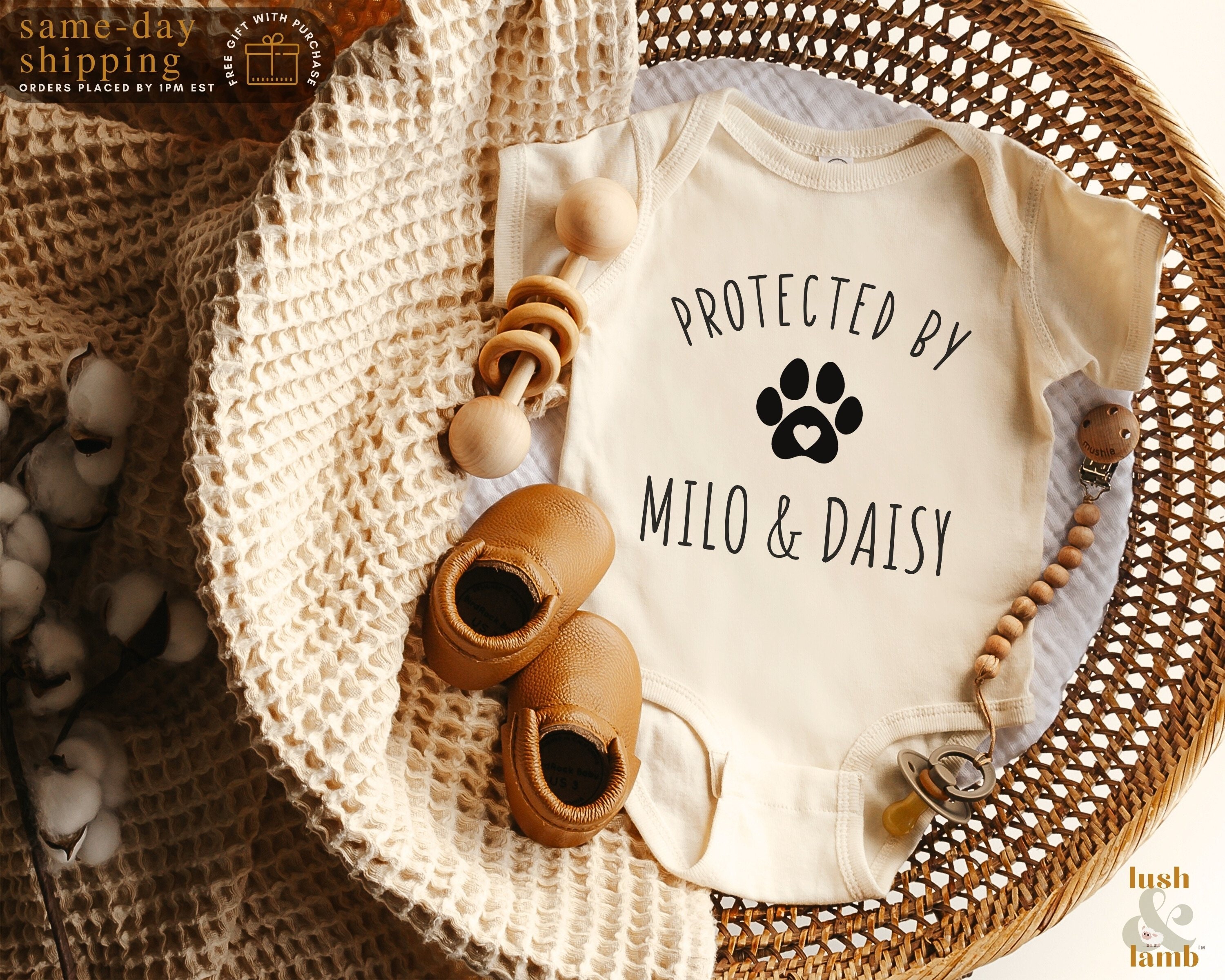 Geschützt durch Hund Bodysuit, benutzerdefinierte Baby Bodysuit, Bester Freund Hundeshirt, Baby-Dusche-Geschenk, Kindergeschenk, personalisierter Hundename, Hundeliebhaber T-Shirt
