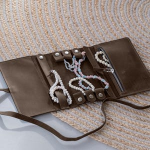 Custom leather jewelry roll, Travel jewelry roll handmade, Personalized jewelry roll, Roll up jewelry organizer, Jewelry storage roll