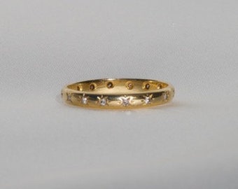 Antique Celestial Wedding Band with 16-Diamonds | 18K Gold + Diamonds