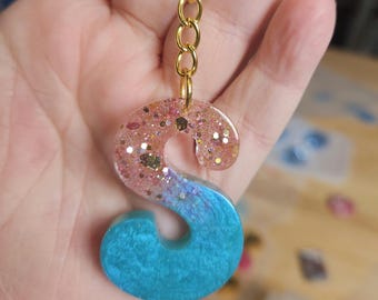 Llavero/Colgante de resina con purpurina con letras / Alfabeto / Iniciales / Mochila / Monograma / Moderno / Regalo / Adolescente / Niña