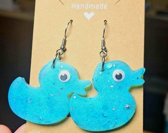 AQUÍ PATITO PATITO Pendientes de patito con purpurina azul aguamarina y ojos saltones