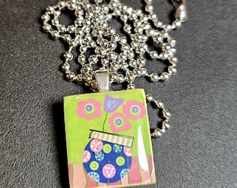 FLORES EN JARRÓN - Colgante de ficha de Scrabble