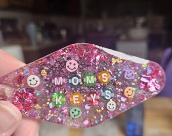 Llavero de motel con purpurina MOMS KEYS