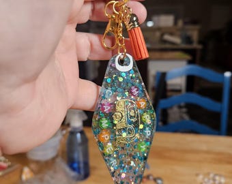 Llavero de motel con purpurina "Campista feliz"