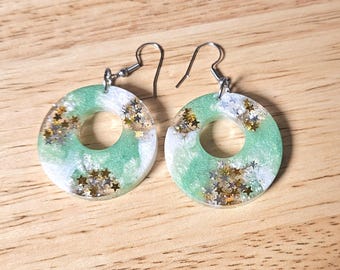 MINT STARDUST / Pendientes / Colgantes circulares / Estilo ligero / Verde y blanco / Estrellas plateadas/doradas