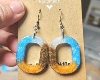 ESTILO PLAYERO - Pendientes colgantes en aguamarina, marrón, dorado y blanco
