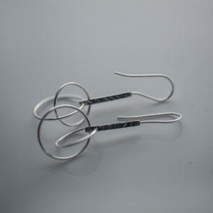 Loop in Loop in Line Circle Bar Dangle Earrings in Sterling Silver zdjęcie 4