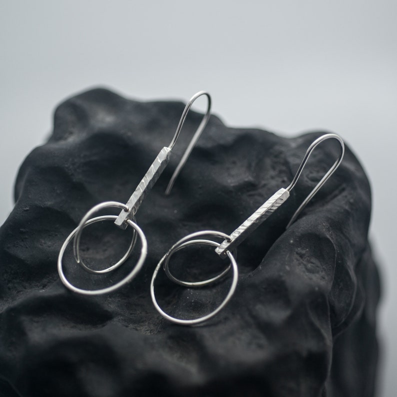 Loop in Loop in Line Circle Bar Dangle Earrings in Sterling Silver zdjęcie 2