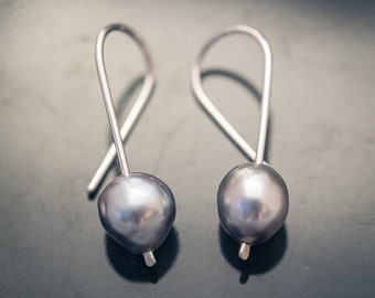 Looped - Small Simple Saltwater Pearl Dangle Earrings in Sterling Silver