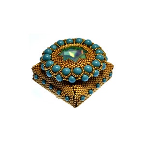 Peacock Pearl Box ENGLISH LANGUAGE Beading Pattern image 1