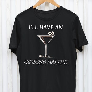 Könnte beinhalten: Schwarzes T-Shirt mit weißem Text "I'll have an Espresso Martini" und einer Grafik eines Martini-Glases mit Kaffeebohnen.
