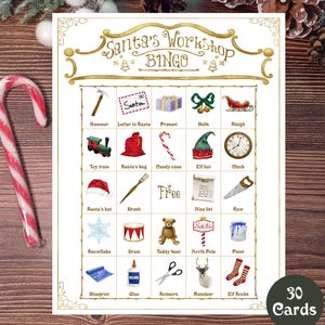 Puede incluir: Una tarjeta de bingo blanca con un borde dorado y las palabras "Santa's Workshop Bingo" en la parte superior. La tarjeta tiene 25 casillas con imágenes de artículos navideños, como un martillo, una carta a Santa, un regalo, campanas, un trineo, un tren de juguete, la bolsa de Santa, un bastón de caramelo, un gorro de elfo, un reloj, el gorro de Santa, un cepillo, una sierra, un copo de nieve, un tambor, un osito de peluche, el Polo Norte, pintura, un plano, pegamento, tijeras, un reno y calcetines de elfo.
