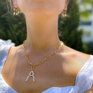 Colar de letras de pérolas de água doce, colar com iniciais de pérolas, colar de letras personalizado, corrente de pérolas naturais e latão banhado a ouro, corrente de elos de ouro