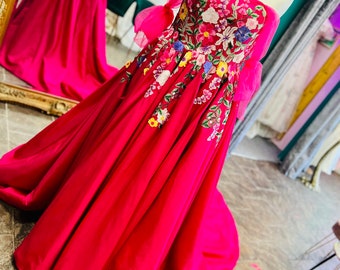 Vestido de novia con aplique floral de tafetán atrevido