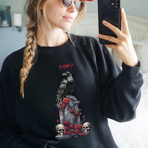 Sudadera F-CAW-F con estampado de cuervo y rosas de calavera, sudadera con capucha y estampado en la espalda, suéter gótico de Halloween, ropa gótica de estética oscura
