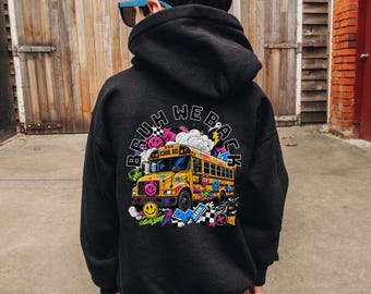 Bluza z kapturem „Bruh We Back School Bus”, spersonalizowany sweter z okazji powrotu do szkoły, koszulka z okazji pierwszego dnia szkoły, modny, graficzny top dla dzieci