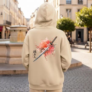 Bluza z kapturem z mieczem samurajskim, bluza z kapturem z kwiatem sakury, śliczna akwarela, japońska sztuka, nadruk na plecach, bluza z kapturem katana, japońska bluza z kapturem dla zakochanych, prezent z kwiatem wiśni