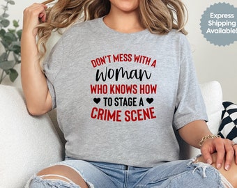 Ne plaisante pas avec une femme qui sait mettre en scène une scène de crime, chemise True Crime, cadeau pour amateur de crime, accro au crime, cadeau pour elle