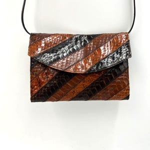 Cartera vintage de Saks Fifth Ave de piel marrón con diseño de serpiente y pitón a rayas para mujer