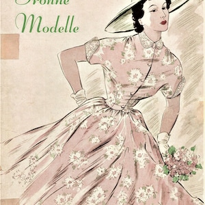Puede incluir: Ilustración de moda vintage con una mujer en un vestido rosa floral y un sombrero de ala ancha. La imagen incluye el texto "Frohne Modelle" y "Frühjahr-Sommer Ausgabe". La mujer sostiene un ramo de flores y lleva guantes blancos.