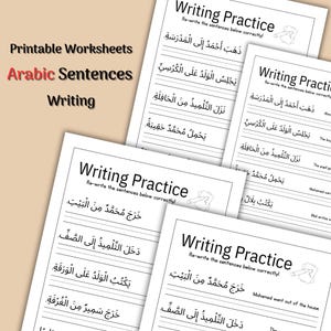 Może przedstawiać: Cztery czarno-białe, drukowalne arkusze ćwiczeń zatytułowane "Writing Practice" i tekstem w języku arabskim. Arkusze ćwiczeń mają pomóc uczniom w ćwiczeniu pisania zdań w języku arabskim.