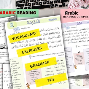 Könnte beinhalten: Lehrmaterialien zum Verständnis des arabischen Lesens. Das Bild zeigt Arbeitsblätter mit arabischem Text, Vokabeln, Übungen und Grammatikabschnitten. Die Arbeitsblätter sind für das Erlernen der arabischen Sprache konzipiert.