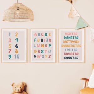 Hummelbande® Kinderzimmerdeko | Alphabet Zahlen Woche | Lernen Montessori Buchstaben ABC 123 Wochentage Bunt | als PDF und Druck Datei
