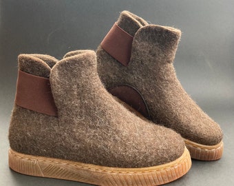 Brown felted wool outdoor shoes for woman