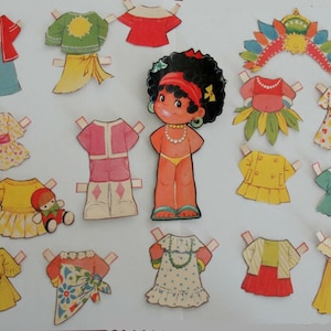 4 bambole di carta vintage anni '60 con i loro vestiti e accessori Lotto giocattolo spagnolo