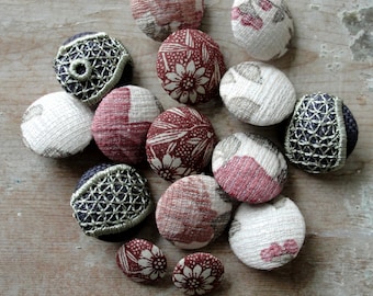 Fabric Covered Buttons - Lace Buttons Barkcloth - Vintage Cotton - 15pc