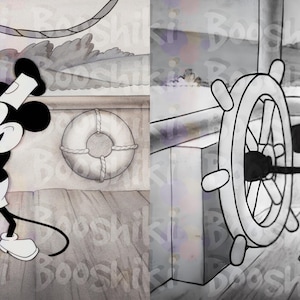 Puede incluir: Imagen en blanco y negro de dibujos animados de Mickey Mouse vestido de marinero, dirigiendo el timón de un barco. Lleva un gorro de marinero y una camisa blanca con cuello negro. El fondo es una imagen en blanco y negro de la cubierta de un barco.
