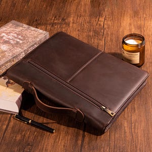 Portafolio de cuero genuino vintage para hombre, carpeta para cuaderno A4, bolso de mano de negocios, funda personalizada para iPad Pro de 13", almacenamiento de padfolio, regalo personalizado