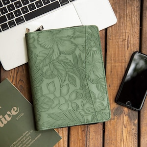 Kwiaty Rzeźbione PU Skórzane Portfolio Personalizowane, A5 Notepad Holder dla Niej, Etui na Dziennik dla Dziewczynki, Niestandardowe Padfolio Kobiety, Prezent na Dzień Matki