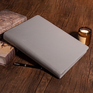 Carpeta de 3 anillas de cuero gris grabado, organizador de documentos personalizado para hombre, soporte para bloc de notas A4 personalizado para ella, regalo de aniversario