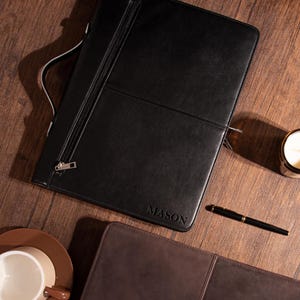 Portafolio personalizado de piel vegana negra, maletín personalizado con asa, portafolios A4 para hombre, bolso con nombre, regalo de aniversario para hombre