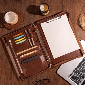 Porte-documents rechargeable en cuir marron foncé, classeur à 4 anneaux, classeur personnalisé pour bloc-notes, bloc-notes en cuir synthétique polyuréthane avec nom, cadeau personnalisé pour lui/elle