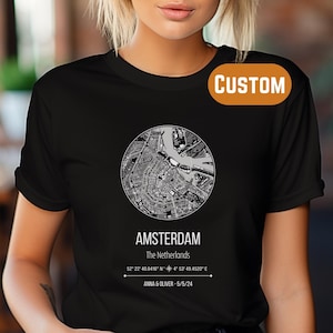 Camiseta personalizada com mapa da cidade com coordenadas, data e nomes personalizados | Presente para expatriados