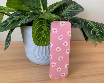 Pink daisy bookmark