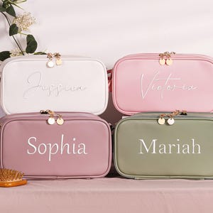 Personalisierte bestickte Leder Make-up Tasche, Kosmetiktasche mit großer Kapazität, Brautjungfer Geschenke, Brautparty Geschenk, Reise-Aufbewahrungs-Organisator
