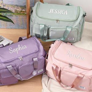 Personalisierte bestickte Reisetasche, benutzerdefinierte Name Weekender Bag, Reisetasche mit Namen, Reisetasche für sie, ursprüngliche Sporttasche, Reisetasche