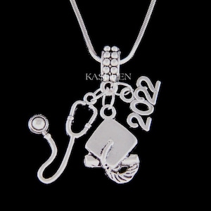 Collar con estetoscopio 2025 para médico, asistente médico, enfermera, médico, trabajador de urgencias, bata blanca, joyería de graduación, compatible con pulseras con dijes europeos