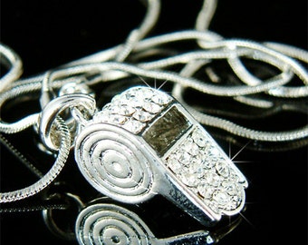 Collana con ciondolo sportivo da allenatore a forma di fischio caldo di cristallo Swarovski Cheerleader Migliore amico Allenatore Insegnante Istruttore Gioielli regalo di Natale