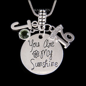 Dulce regalo de cumpleaños número 16 Letra inicial personalizada Eres mi sol Flor Collar floral Joyería de Navidad 4 Pulsera con dijes europeos